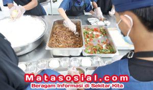 MBG Jadi Jalan Rezeki Ahmad Pemuda Lulusan SMP di Bogor, Terima Gaji Rp 90 Ribu per Hari