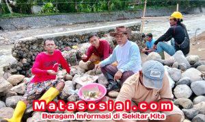 Estafet Batu, Estafet Cinta: Warga Cikahuripan Rayakan Gotong Royong dengan Makan Bersama Penuh Kasih