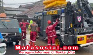 Untuk Kenyamanan Warga, Satsamapta Polres Sukabumi Bongkar Hambatan di Jalur Vital Sukabumi