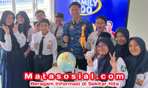 Belajar Seru di Era Digital: Siswa SMP Samarinda Gunakan Papan Interaktif dari Prabowo