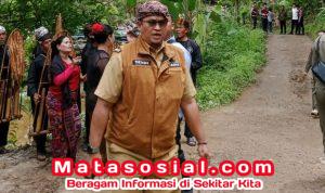 Bupati Asep Japar dan Kepala Dinas Perkim Sukabumi Larut dalam Irama Angklung di Peresmian PLTMH Ciganas