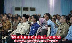 Momen Prabowo Duduk Bersebelahan dengan ART dan Tukang Seblak di Serah Terima Rumah Subsidi
