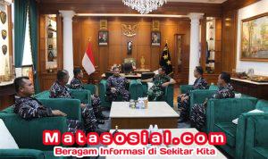 Komandan Lanal Bandung Dampingi Dankodaeral III Laksanakan Kunjungan Kerja Ke Pangdam III/Siliwangi dan Walikota Bandung