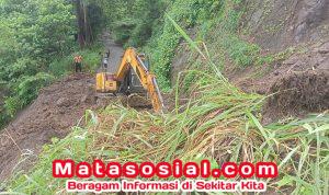 Longsor Tutup Jalan Bagbagan, Akses Warungkiara Terputus