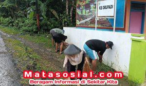 Hujan Tak Surutkan Semangat: Gotong Royong Warga Jampangkulon di Hari Bakti Desa Nasional