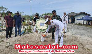 Komandan Lanal Dabo Singkep Pimpin Upacara Militer Pemakaman Almarhum Serda Bah Ardi Mustakim