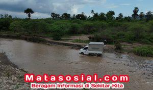 Petugas SPPG di Pedalaman NTT Bertaruh Nyawa Antar MBG, Harap Jembatan Dibangun, Kini Seberangi Sungai