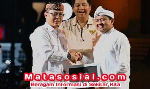 Sekjen Sugiono Resmi Berikan KTA untuk Bupati Sumedang Dony Ahmad yang Gabung Gerindra