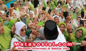 Momen Ratusan Ribu Warga NU Berdiri Bersholawat Sambut Prabowo di Stadion Gajayana Malang