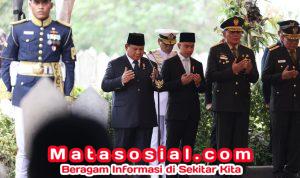 Presiden Prabowo Jadi Inspektur Upacara, Pimpin Prosesi Pemakaman Almarhum Try Sutrisno dengan Khidmat