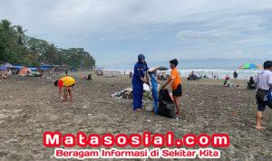 Sampah Menumpuk di Pantai Karanghawu, Polisi dan Warga Bergotong Royong Bersihkan Pesisir Usai Libur Lebaran