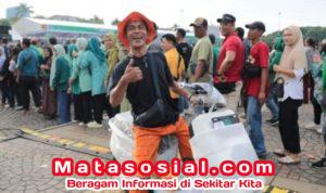 Ungkapan Gembira Warga Dapat Doorprize Motor Listrik di Pasar Murah Pemerintah: Senang Banget, Gak Mimpi!